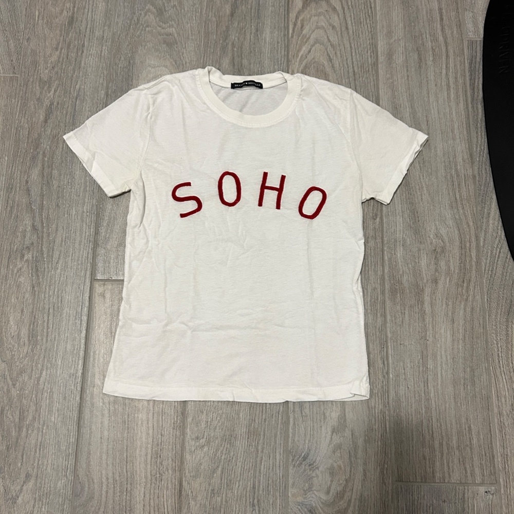 Women's/Jr Brandy Melville SOHO T-shirt - SMALL - Picture 3 of 4